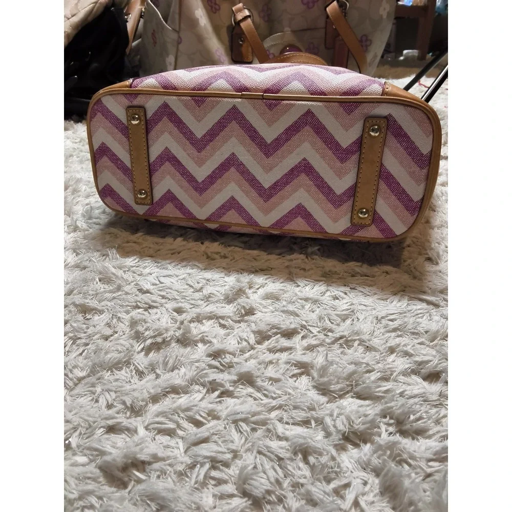 59.Dooney & Bourke Chevron Tote Bag Pink Purple Zig Zag Coated CanvasLeatherTrim